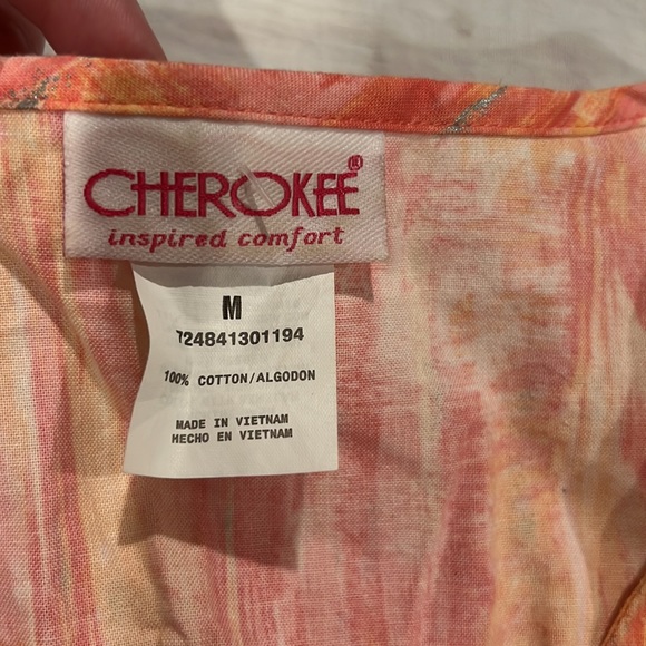 Bundle of 2 MED SCRUB tops - Picture 4 of 7